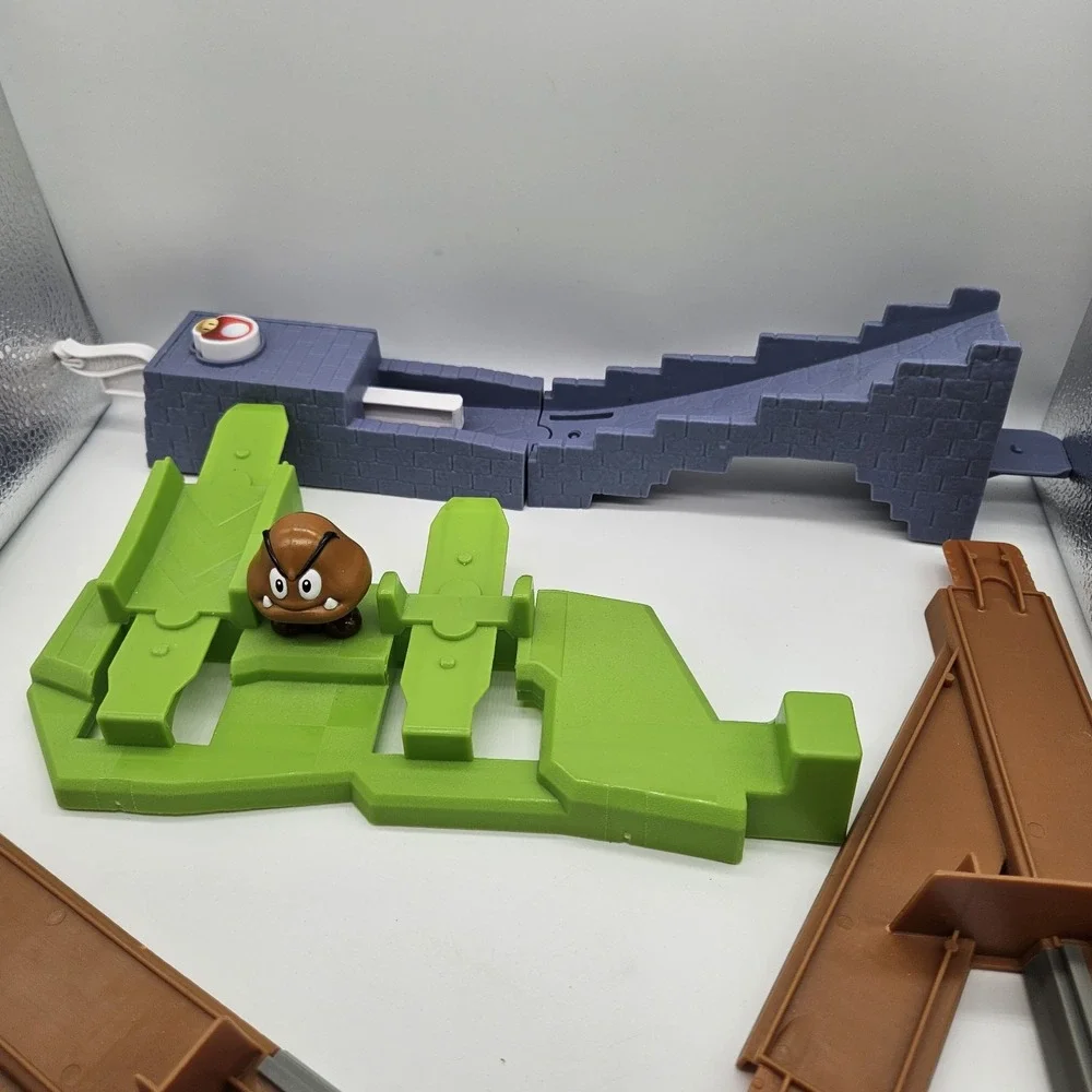 Nintendo Hot Wheels Super Mario Track Set Pieces Castle Bridge Goomba Brown Grey